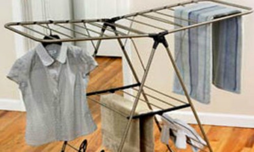 Το στέγνωμα ρούχων εντός σπιτιού βλάπτει σοβαρά την υγεία
