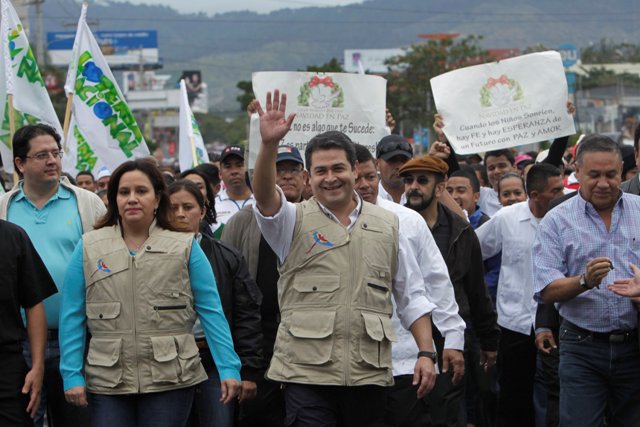 Πορεία διαμαρτυρίας στην Ονδούρα με επικεφαλής&#8230; τον πρόεδρο