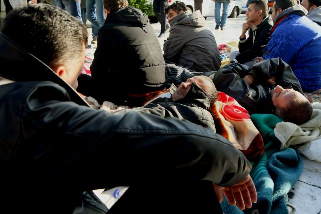 Έξι γυναίκες και τρία παιδιά στους Σύρους που απομακρύνθηκαν από το Σύνταγμα