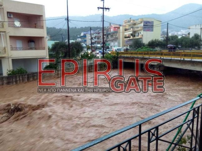 Πλημμύρες στα Ιωάννινα από τη δυνατή νεροποντή