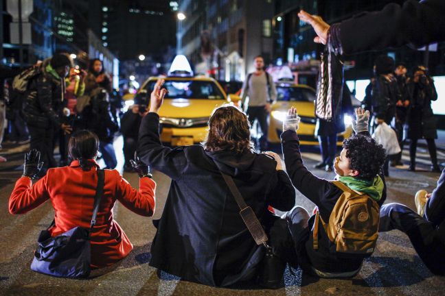 Συνεχίζονται οι διαδηλώσεις στη Νέα Υόρκη