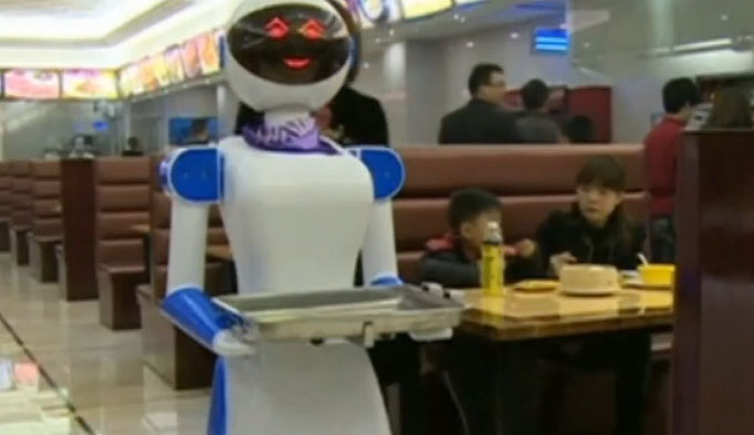 Στην Κίνα λανσάρουν σερβιτόρες ρομπότ
