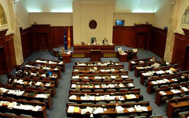 Ένταση στη Βουλή των Σκοπίων για τη συμφωνία με την Ελλάδα