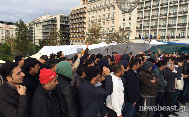 Ένταση στο Σύνταγμα με τους Σύρους πρόσφυγες