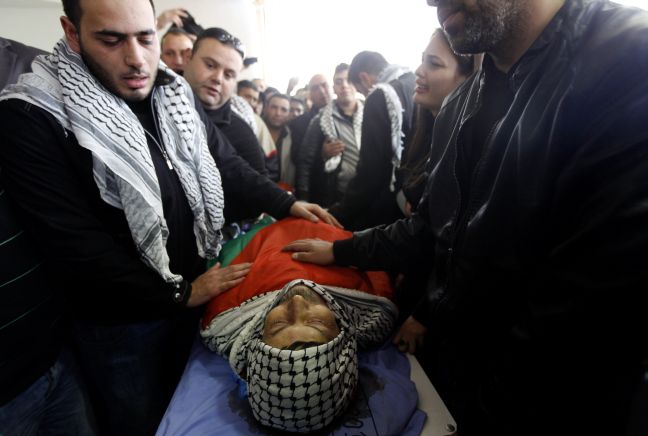 Χιλιάδες Παλαιστίνιοι στην κηδεία του Αμπού Έιν