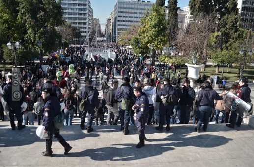 «Οργή, η Ελλάδα στέλνει τους πρόσφυγές της στη Γερμανία»