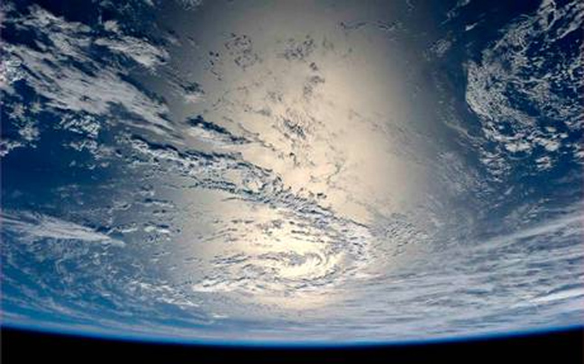 Τι βλέπουν οι αστροναύτες όταν επιστρέφουν στη γη
