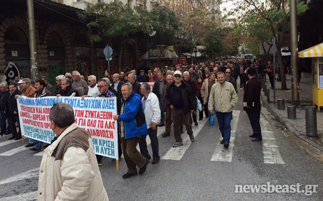 Πορεία συνταξιούχων προς το υπουργείο Εργασίας