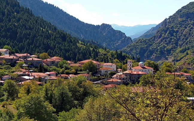 Οι 100 ελληνικοί προορισμοί για φθινόπωρο και για χειμώνα