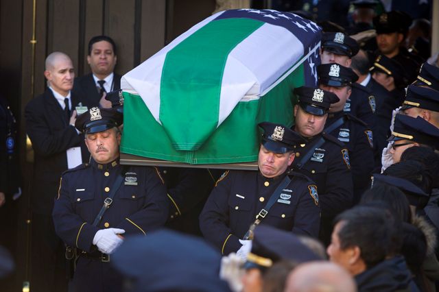 Κηδεύτηκε ο δολοφονημένος αστυνομικός στη Νέα Υόρκη