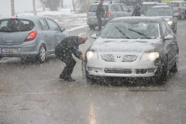 Προβλήματα από τα χιόνια στη βόρεια Ελλάδα