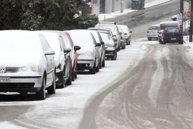 Κλειστοί δρόμοι σε όλη τη χώρα λόγω του χιονιά