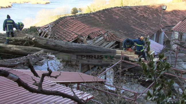 Κυπαρίσσι 200 ετών έπεσε στην Ιερά Μονή Δουραχάνης