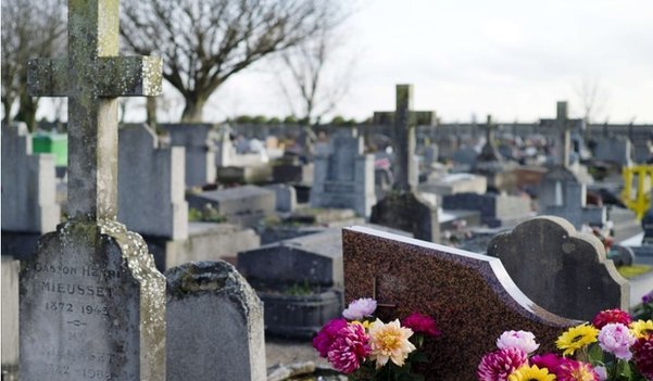 Δήμαρχος στη Γαλλία αρνήθηκε να θάψει βρέφος Ρομά