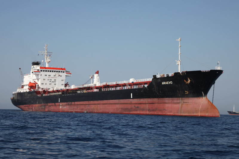 Βομβαρδίστηκε ελληνικό πλοίο στη Ντέρνα της Λιβύης