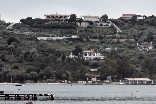 Τι βρήκε η ΕΛ.ΑΣ. στις δύο γιάφκες του Ξηρού