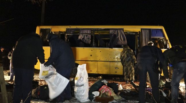 Ένδεκα άμαχοι νεκροί από ρουκέτες σε λεωφορείο στην Ουκρανία