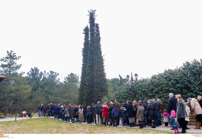 Ουρές προσκυνητών στον τάφο του Παΐσιου