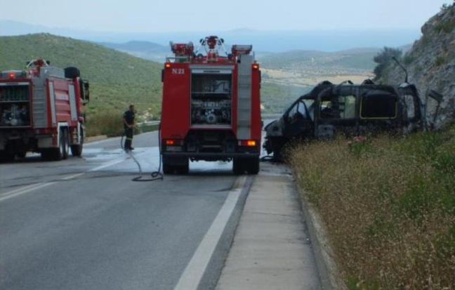 Φωτιά σε ασθενοφόρο την ώρα της διακομιδής στη Πάτρα