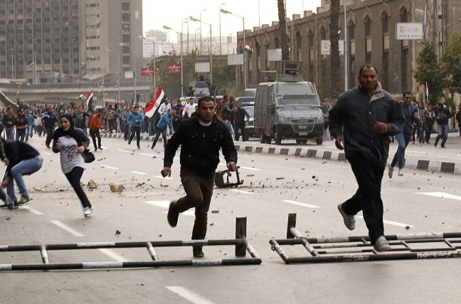Βόμβα τραυμάτισε οκτώ αστυνομικούς στο Κάιρο