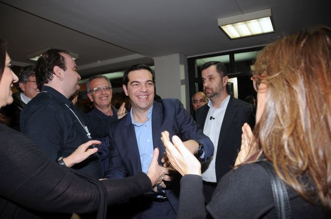Με τσίπουρο και κλαρίνα γιόρτασαν τη νίκη Τσίπρα στο Αθαμάνιο