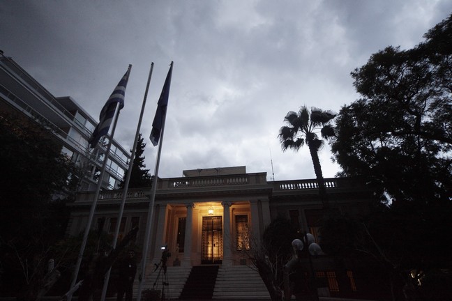 Η «συμμαχία» Λαφαζάνη – Γιούνκερ μπλόκαρε τον Πρόεδρο της Δημοκρατίας