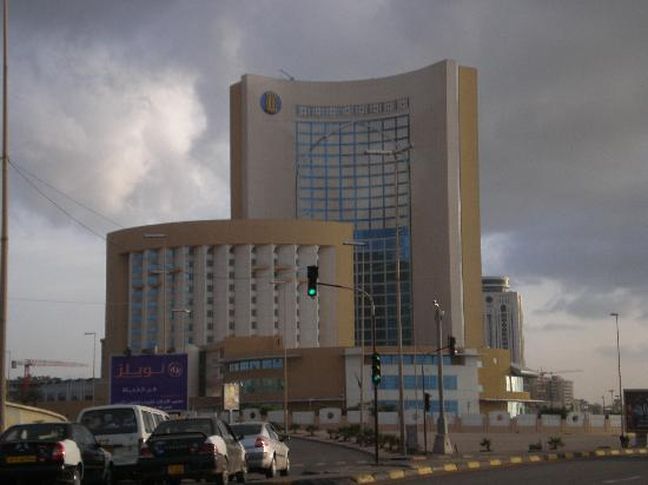 Έκρηξη έξω από πολυτελές ξενοδοχείο της Τρίπολης