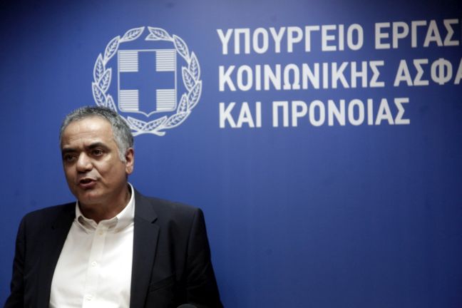 «Τον Οκτώβριο η πρώτη αύξηση στον κατώτατο μισθό»