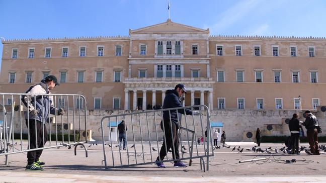 Αστυνομικοί απειλούν με αποχώρηση από τη φύλαξη της Βουλής