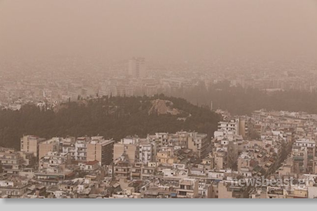 Πνιγμένη στη σκόνη η Αθήνα