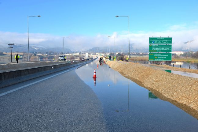 Κλειστή παραμένει η Εγνατία οδός στην Κοζάνη