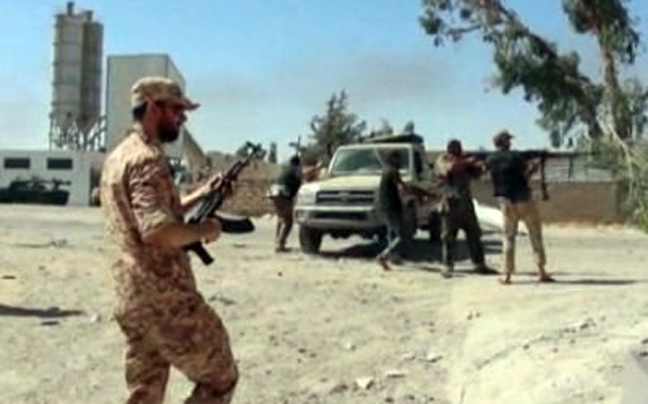 Δεκάδες άτομα σκοτώθηκαν σε συγκρούσεις μεταξύ δύο φυλών στη Λιβύη