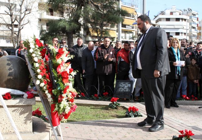 «Αδέρφια ζείτε, εσείς μας οδηγείτε»