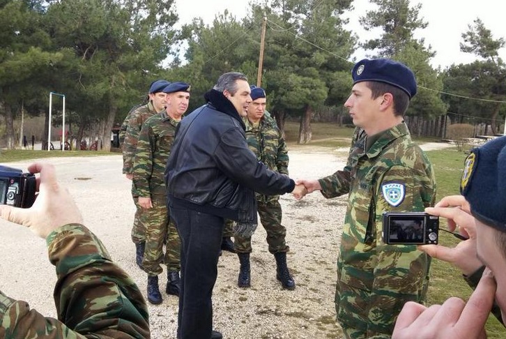 Καμμένος: «Ρουσφέτια» στο στρατό μόνο με κοινωνικό χαρακτήρα