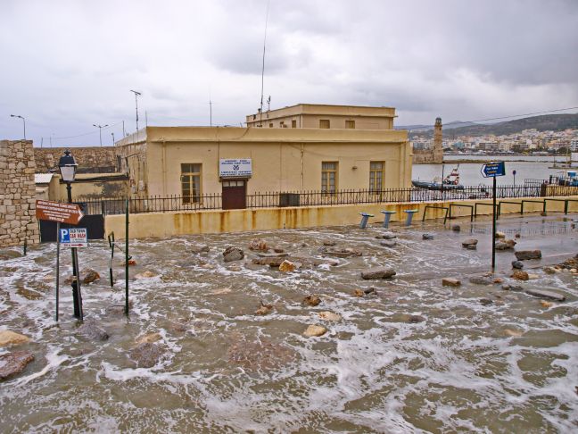 Η θάλασσα βγήκε στη στεριά στο Ρέθυμνο