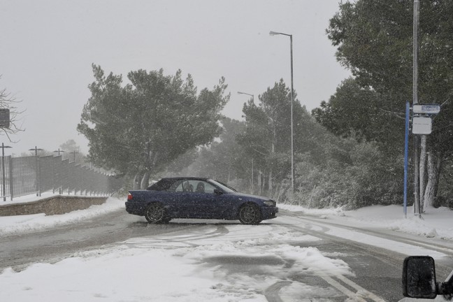 Προβλήματα στο οδικό δίκτυο της Κεντρικής Μακεδονίας από τον χιονιά