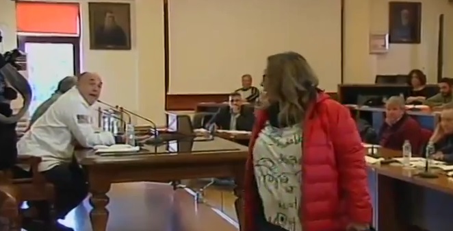 Μπέος: Θα σε έλεγα καρ…λα αλλά και αυτές έχουν κάποια αξία