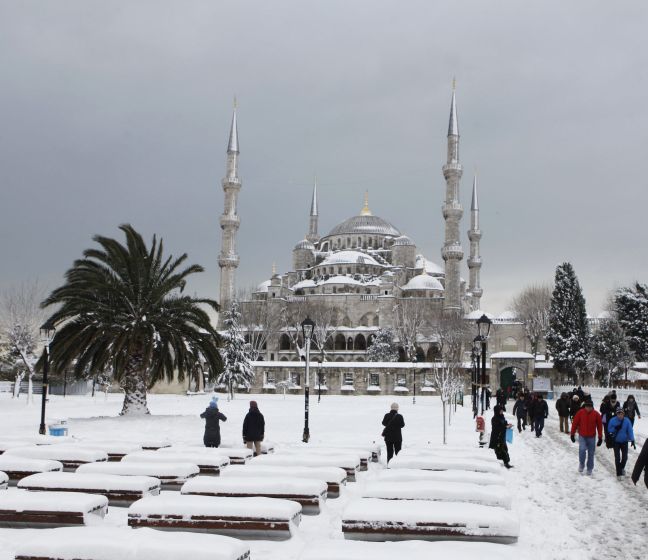 Ο χιονιάς «καθήλωσε» τ΄ αεροπλάνα στην Κωνσταντινούπολη
