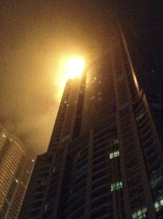 Υπό έλεγχο φωτιά σε ουρανοξύστη του Ντουμπάι