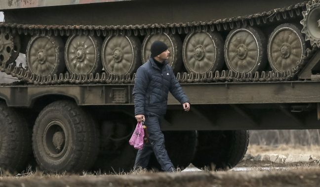 Έτοιμος να επιβάλει στρατιωτικό νόμο σε Κριμαία και ανατολική Ουκρανία ο Ποροσένκο