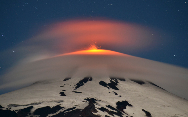 Εντυπωσιακές φωτογραφίες από την έκρηξη ηφαιστείου στη Χιλή