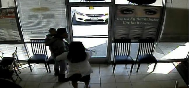 Έπεσε ξύλο σε ινστιτούτο ομορφιάς