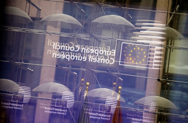 Ασφυκτική πίεση για μέτρα 7-8 δισ. ευρώ στο Eurogroup
