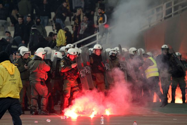 Εισβολή μετά το γκολ του Ολυμπιακού