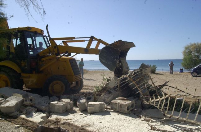 Σταμάτησαν πριν αρχίσουν οι μπουλντόζες στη Χερσόνησο