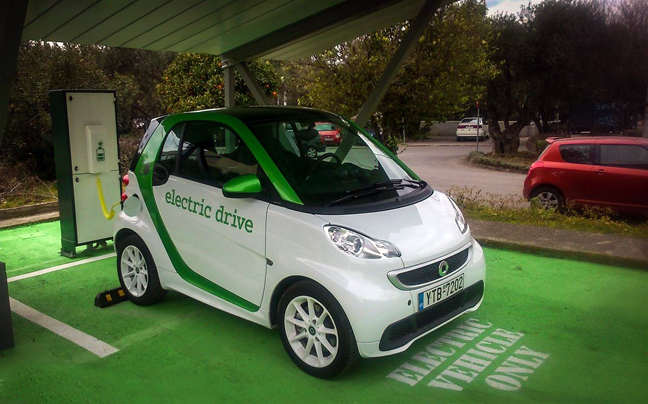 Το Smart Electric Drive μπήκε&#8230; στην πρίζα