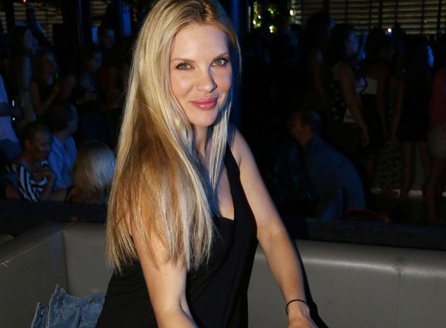 Οι σέξι πόζες της Χριστίνας Αλούπη