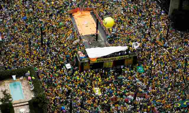Πάνω από 1 εκατ. Βραζιλιάνοι φώναξαν «Ντίλμα φύγε»