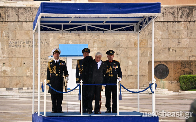 Ο Παυλόπουλος, η τέντα που έσταζε και το παλτό