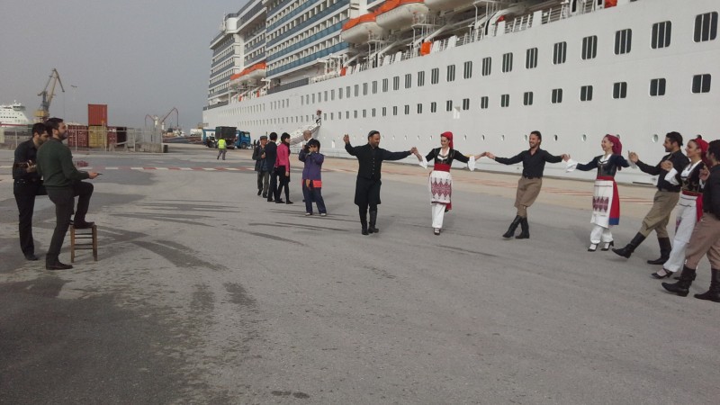 Θερμή υποδοχή σε 800 Κινέζους τουρίστες στο Ηράκλειο